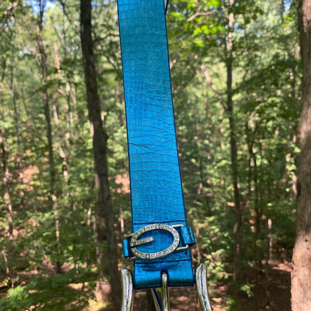 Blue metallic guess belt
